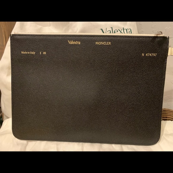 MONCLER GENIUS
MONCLER X VALEXTRA LEATHER POUCH - Picture 4 of 6